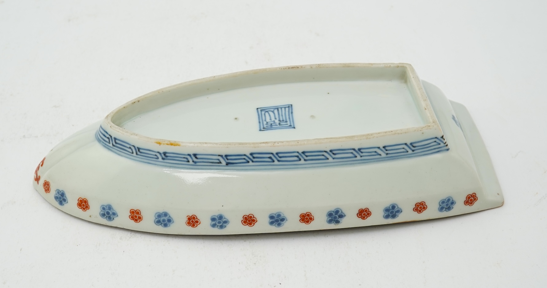 A Japanese Kakiemon style boat shaped dish, 19th century